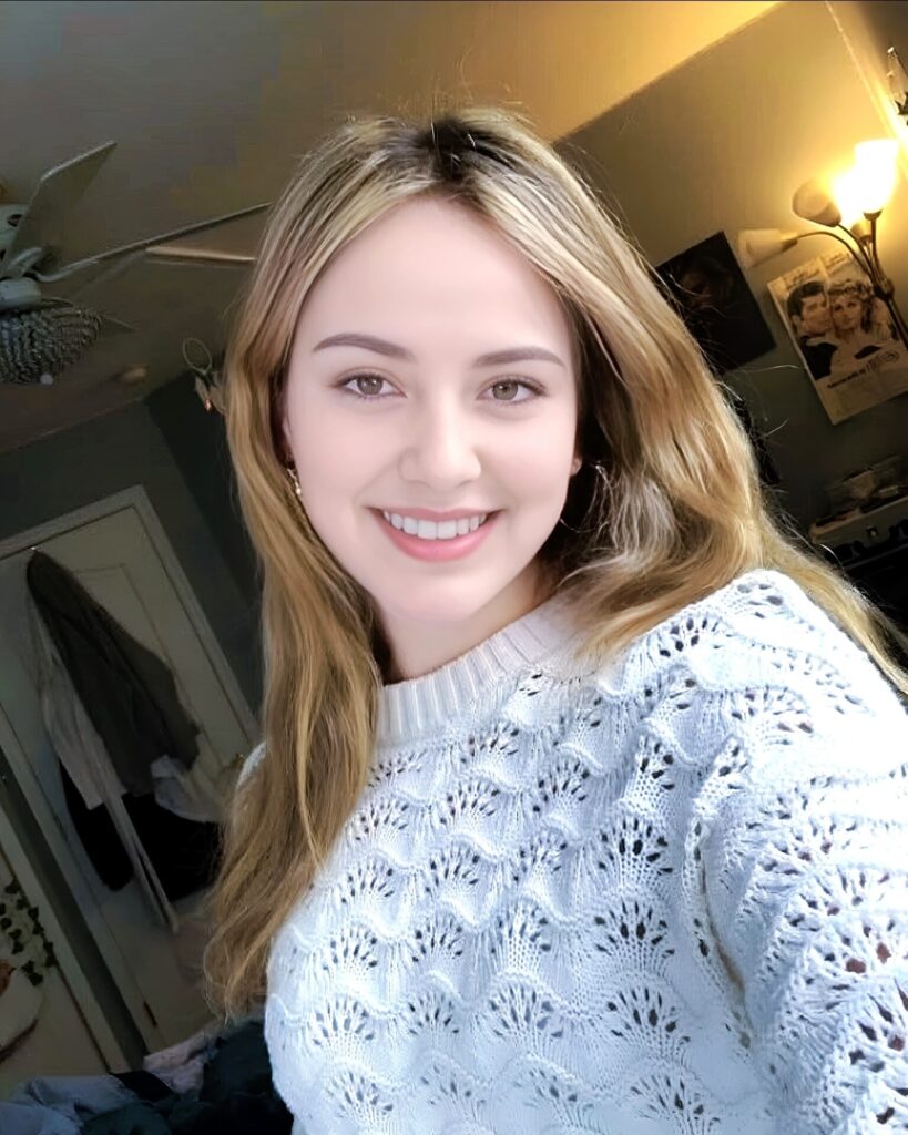 Maya Thompson — The Creative Traveler (Age 28, New York, USA)